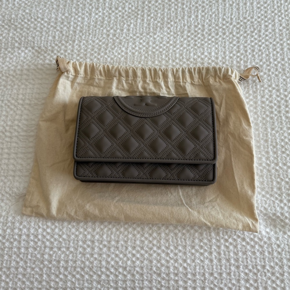 Tory Burch Fleming Matte Chain Wallet